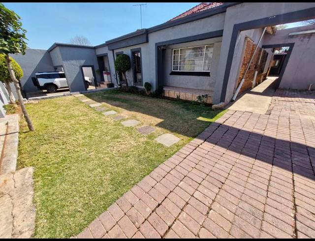 3 BEDROOM HOUSE FOR SALE IN HIGHLANDS NORTH